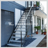 Cầu thang ngoài trời