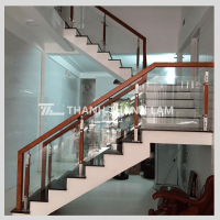 Cầu thang sắt kết hợp kính